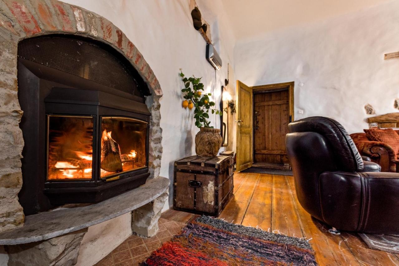 Historical Two-Bedroom Apartment With Sauna, Jacuzzi And Fireplace Tallinn Bagian luar foto