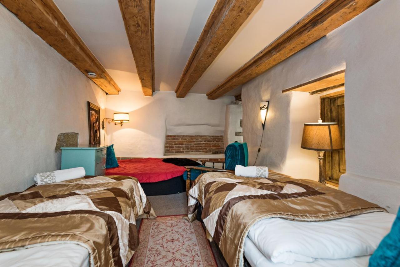 Historical Two-Bedroom Apartment With Sauna, Jacuzzi And Fireplace Tallinn Bagian luar foto