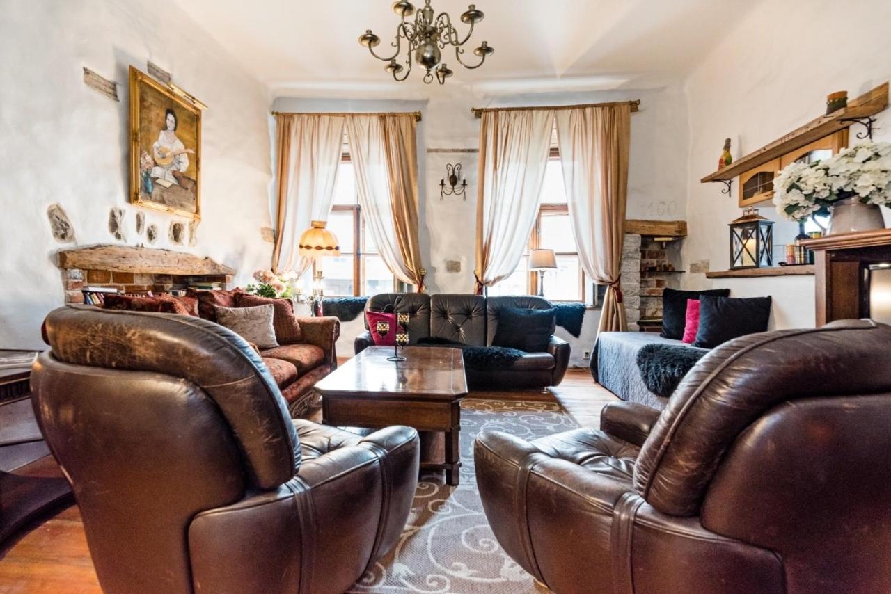 Historical Two-Bedroom Apartment With Sauna, Jacuzzi And Fireplace Tallinn Bagian luar foto